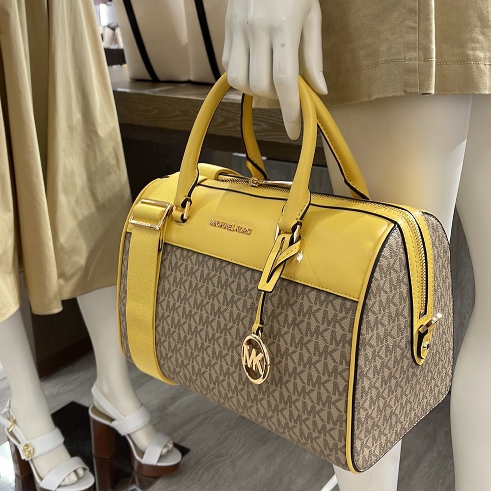 Michael Kors med Duffel Travel Leather/Coated
35S2GTFU2B
DAFFODIL
MD DUFFLE
NWT - Picture 8 of 16